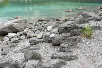 Steiniges Ufer, Eibsee in den Alpen