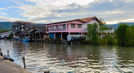 Fototapeta na wymiar House on the water in Khlong Yai town in Thailand