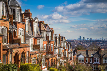 London, England - Typical brick houses and flats and panoramic view of london on a nice summer morning with blue sky and clouds taken from Muswell Hill - obrazy, fototapety, plakaty