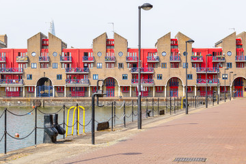Fototapeta na wymiar Dockside apartments at Shadwell Basin in London