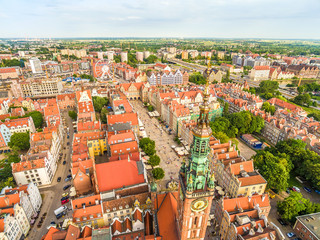 Gdańsk - widok z powietrza na stare miasto. Krajobraz Gdańska z Długim Targiem, wieżą Muzeum...