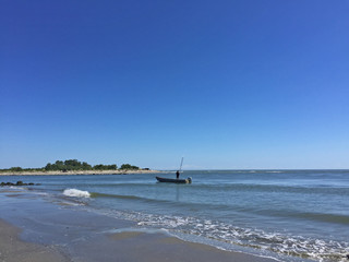 Fototapeta premium Porto Tolle, pescatore nella foce del Po - Polesine di Rovigo