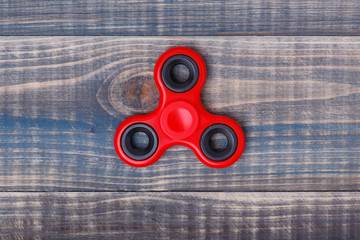 Red spinner lies in the middle of a wooden table