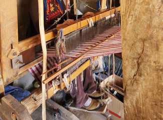 Textile weaving loom 