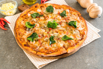 spicy shrimp (Tom Yum) pizza