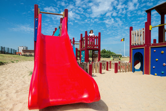 belle enfant au parc public