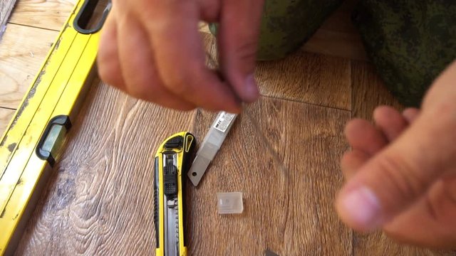 the process of replacing blades, yellow utility knife.