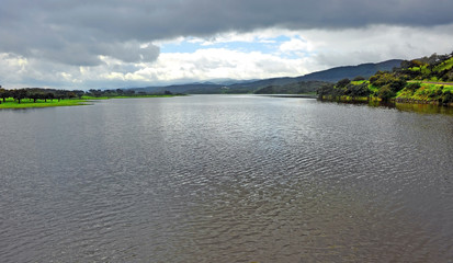 Embalse de Aracena  en la Sierra de Huelva, España