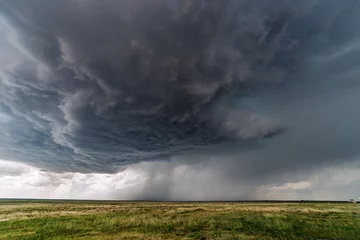 Foto op Plexiglas Onweer Donkere onweerswolken van supercell onweer