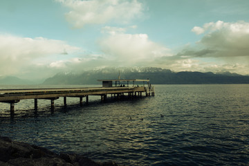 Fototapeta na wymiar Coucher de soleil sur le lac Leman en Suisse