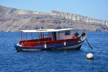 barque de p&ecirc;cheur &agrave; Santorin