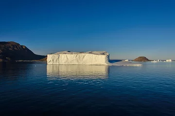 Gartenposter Eisberg in Grönland © Alexey Seafarer