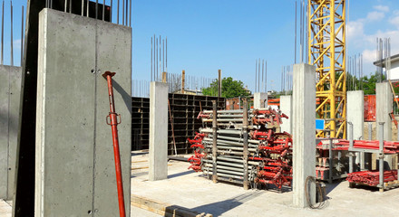 Cantiere edile - tutto pronto per il getto del cemento