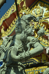 Fototapeta na wymiar Buddhistische Tempel in Nakhon Phanom, Thailand an der Grenze zu Laos