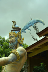 Fototapeta premium Buddhistische Tempel in Nakhon Phanom, Thailand an der Grenze zu Laos