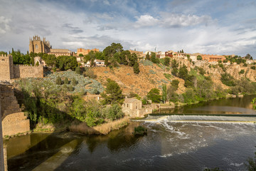 Fototapeta na wymiar River around the Medieval city of Toledo