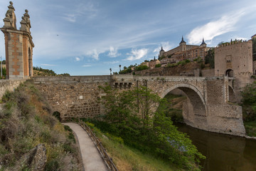Fototapeta premium Most w średniowiecznym mieście Toledo