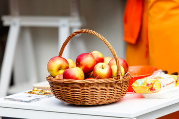 Fresh apples are the fruit basket