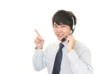 指示する笑顔のオペレーター
