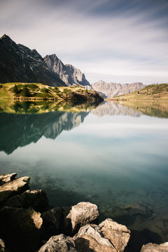 Long exposure Tr��_��___ebsee mountain lake