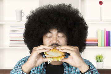Afro person enjoying burger