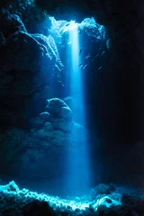Sonnenstrahl in die Unterwasserhöhle © divedog