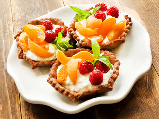 Tartlets with cheese and berries