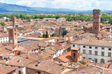 Fototapeta na wymiar Veduta dall'alto di Lucca