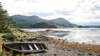 Bord de lac montagne norvège