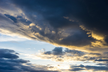 Obraz premium Dramatic sky with dark clouds at sunset.