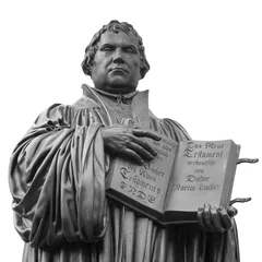 Papier Peint photo Monument historique Monument de Luther à Lutherstadt Wittenberg, réformateur Martin Luther avec Bible