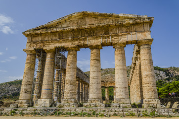 Facade of the ancient greek temple of segesta in sicily