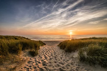 Zelfklevend Fotobehang Pad naar het strand bij zonsondergang © mpix-foto