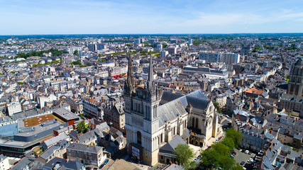 Photographie aérienne de la cathédrale Saint Maurice d'Angers - obrazy, fototapety, plakaty