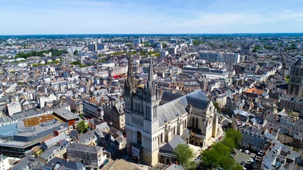 Rolgordijnen Monument Photographie aérienne de la cathédrale Saint Maurice d'Angers