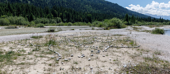 Steinmuster im Isartal