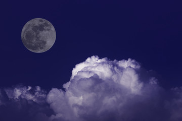 Obraz na płótnie Canvas Supermoon night white cloud