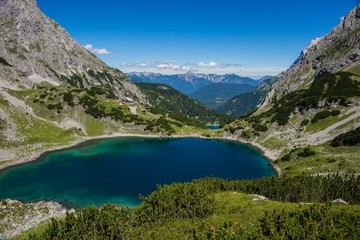Obraz na płótnie Canvas Berg Alpen Zugspitze Ehrwald Österreich Wandern See
