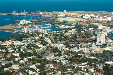 Obraz na płótnie Canvas Tropical city Townsville, queensland, North australia aerial view