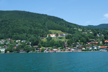 Fototapeta na wymiar Boating on the Tegernsee with a view over Traunstein