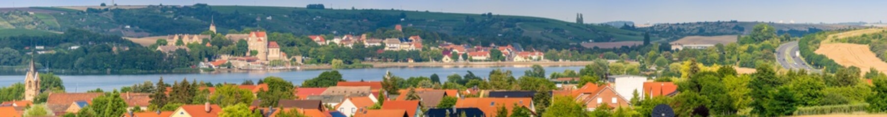 Fototapeta na wymiar Seeburg mit dem Süßen See, dem Schloss und der B80 im Panorama