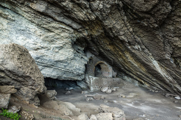 Grotto Chaliapin, falcon (Golitsin) path, Crimea