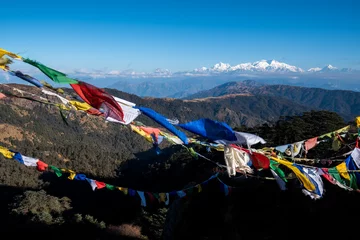 Photo sur Plexiglas Kangchenjunga Tibetan prayer flag or Lung ta and Kangchenjunga high mountain range view