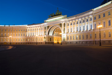 Fototapeta na wymiar View of the arch of the General Staff building in the July night, St. Petersburg