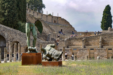 Pompeii Ruins Broken Man - 165252562