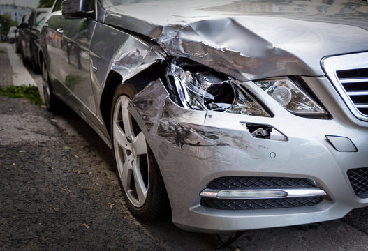 Unfall Auto Images – Browse 13,331 Stock Photos, Vectors, and Video