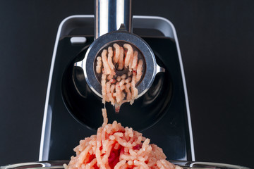 Mincing machine and meat