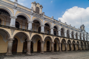 Fototapeta na wymiar Palacio de los Capitanes Generales (Palace of the Captains General) in Antigua, Guatemala.