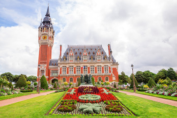 Fototapeta premium béffroi de Calais et ses statues de Rodin