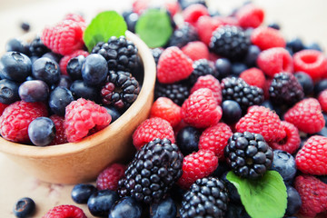 fresh antioxidant food raspberry blueberry blackberry